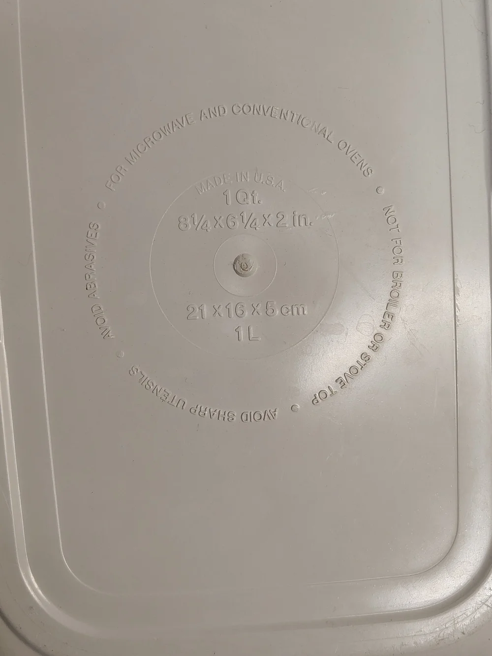 Tupperware Beige Rectangular Container Set Of 2. 1 Qt and 3/4 qt Microwave Safe.